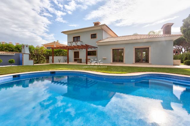 Villa with large pool Villa with large pool